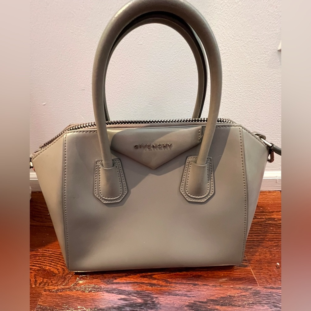 Authentic *** Givenchy Antigona Bag in Grey - Picture 3 of 9